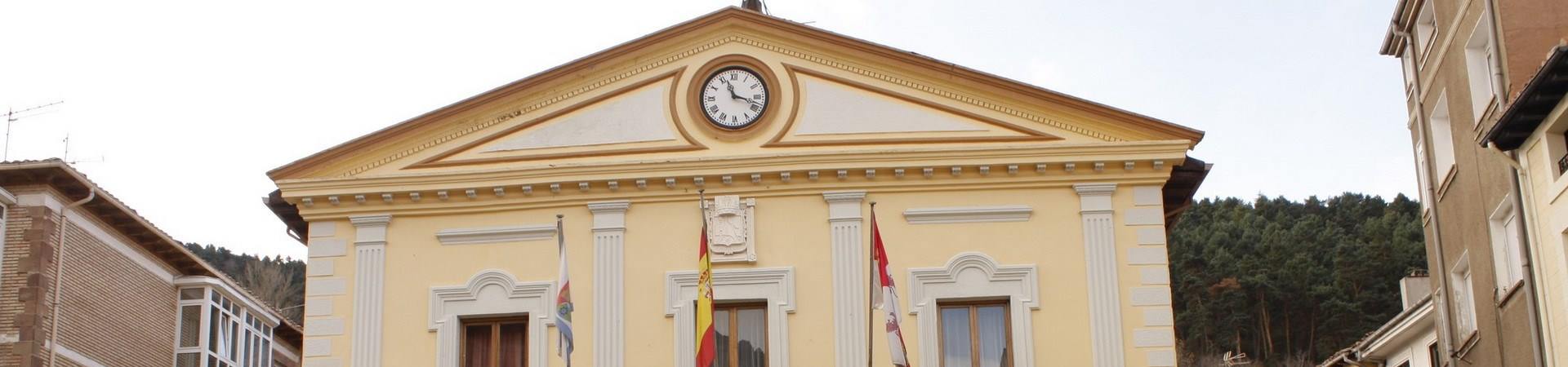 Fotografía de la fachada del ayuntamiento