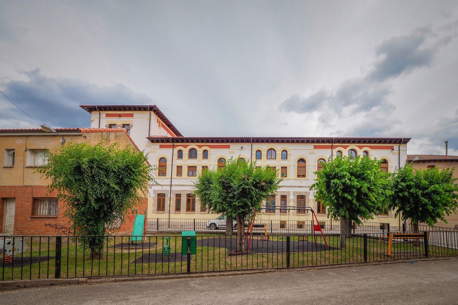 Albergue Municipal de Pradoluengo "Aulas de la Naturaleza Adolfo Espinosa"